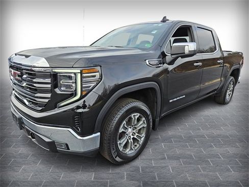 Used 2025 GMC Sierra 1500 SLT image 3