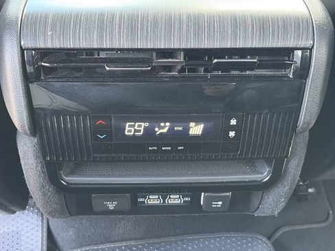 Used 2024 Jeep Wagoneer Series II w/ Flexible Seating Group RWD image 23