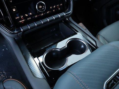 New 2026 GMC Yukon XL AT4 w/ AT4 Premium Plus Package image 39