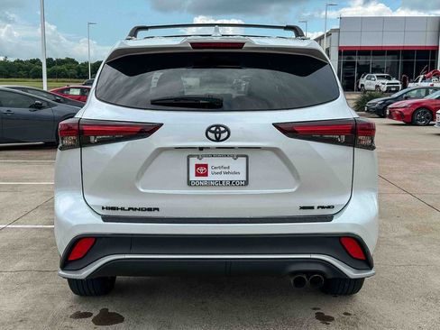 Used 2024 Toyota Highlander XSE AWD/4WD image 4