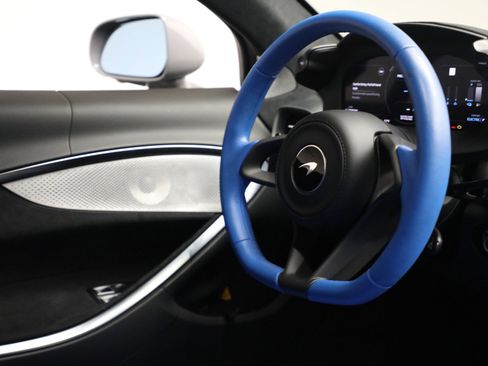 Used 2023 McLaren Artura image 30