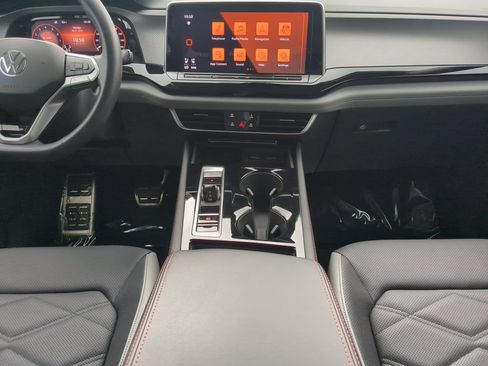 Certified 2025 Volkswagen Atlas Peak Edition SE AWD/4WD image 18