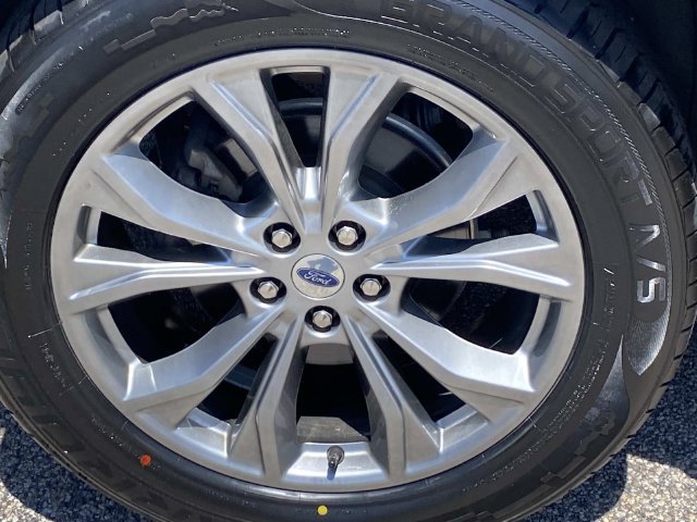 Used 2022 Ford Explorer Limited w/ Equipment Group 301A AWD/4WD image 27