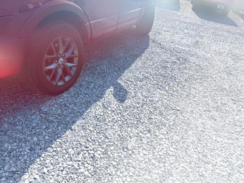 Used 2017 Ford Expedition Limited w/ Equipment Group 301A RWD image 4