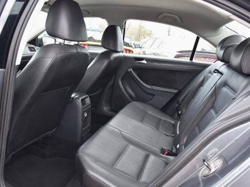 Used 2012 Volkswagen Jetta SE FWD image 14