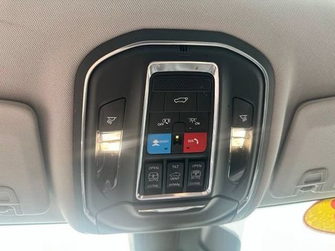 Used 2023 Jeep Grand Cherokee L Limited AWD/4WD image 34