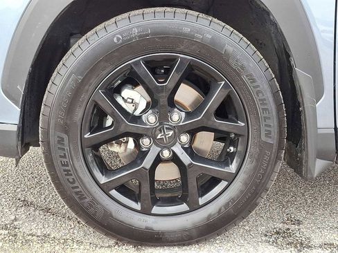 Used 2025 Toyota Corolla Cross LE image 37