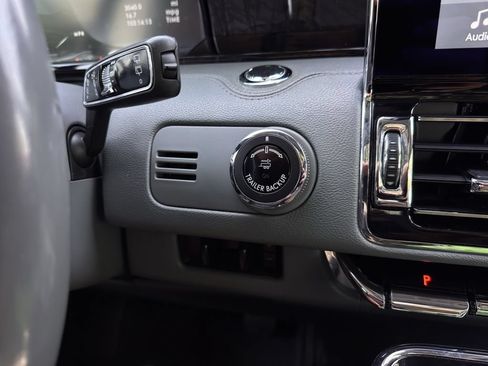 Used 2019 Lincoln Navigator Reserve AWD/4WD image 10