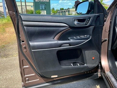 Used 2018 Toyota Highlander Limited Platinum AWD/4WD image 22