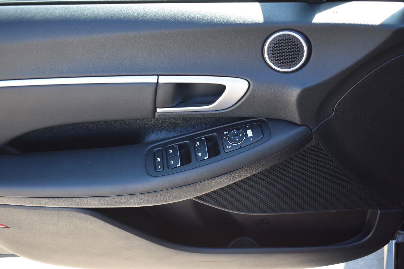 Used 2025 Hyundai Sonata SEL FWD image 21
