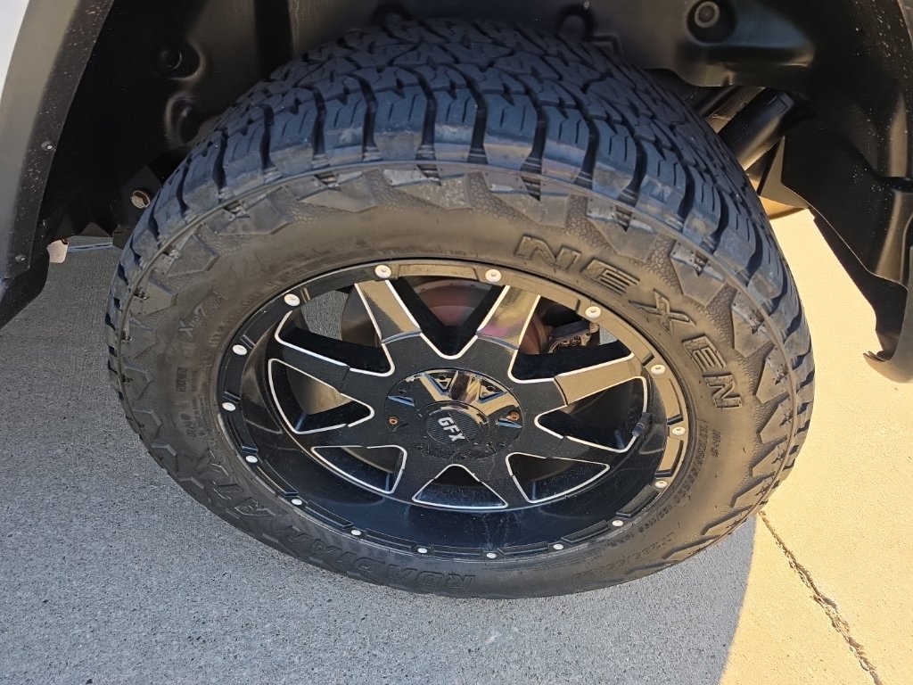 Used 2018 Jeep Wrangler Unlimited Sahara AWD/4WD image 6