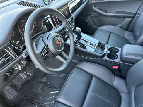 Used 2026 Porsche Macan AWD/4WD image 4