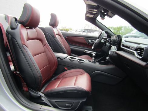 Used 2025 Ford Mustang GT Premium RWD image 24