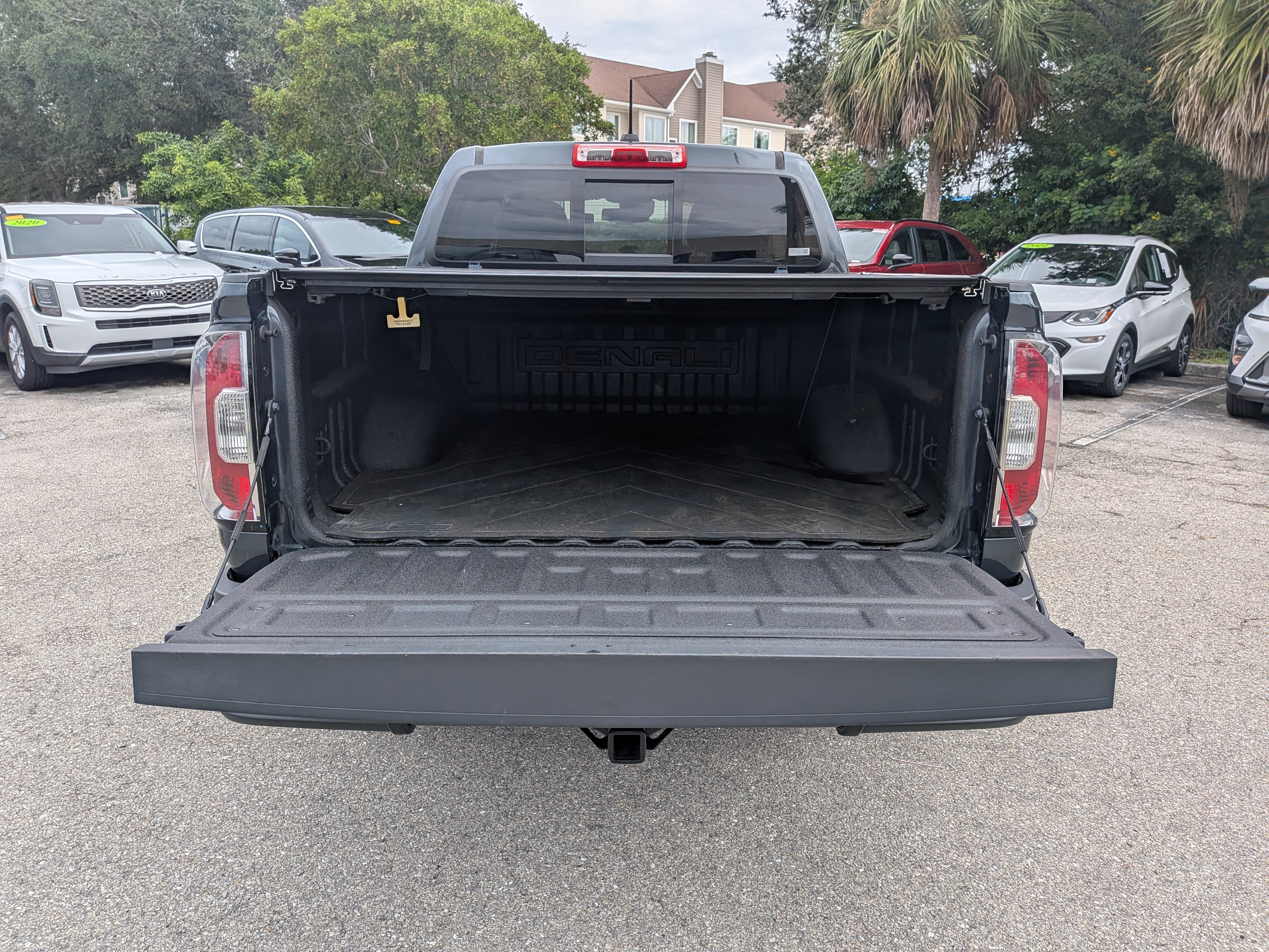Used 2022 GMC Canyon Denali RWD image 13