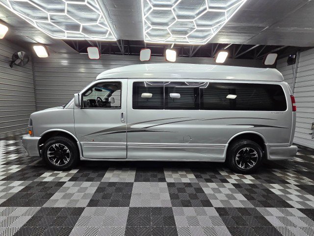 Used 2017 GMC Savana 2500 Extended RWD image 9