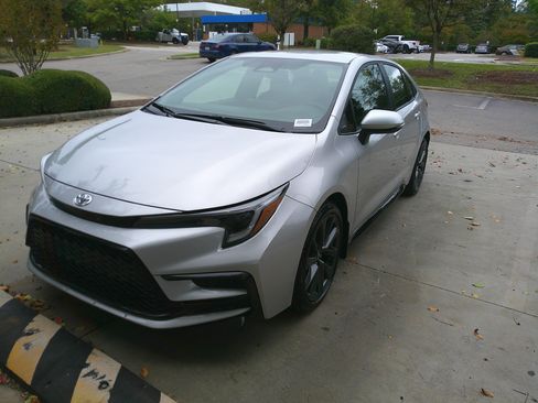 Used 2025 Toyota Corolla SE image 6