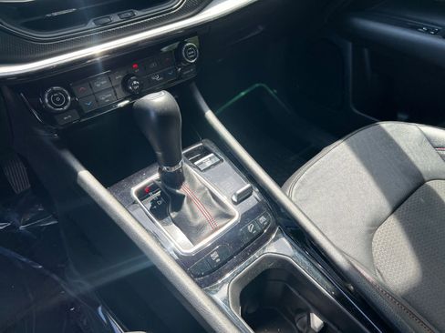 Used 2025 Jeep Compass Trailhawk image 36