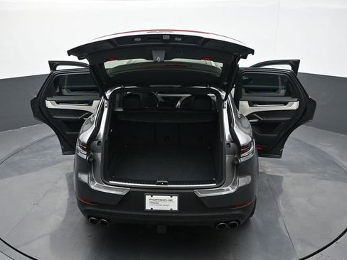 Certified 2025 Porsche Cayenne image 28