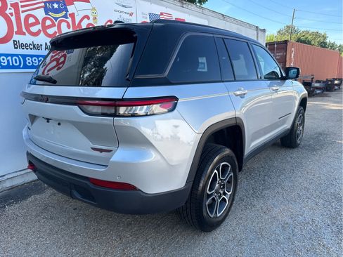 Used 2022 Jeep Grand Cherokee Trailhawk AWD/4WD image 3