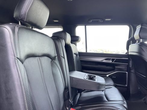 New 2026 Jeep Grand Wagoneer Limited w/ 8-Passenger Seating Package AWD/4WD image 27