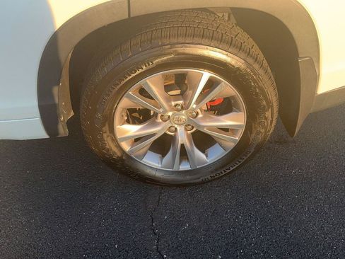 Used 2015 Toyota Highlander XLE AWD/4WD image 11