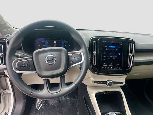 Used 2023 Volvo XC40 B5 Plus w/ Driver Assist Package AWD/4WD image 11