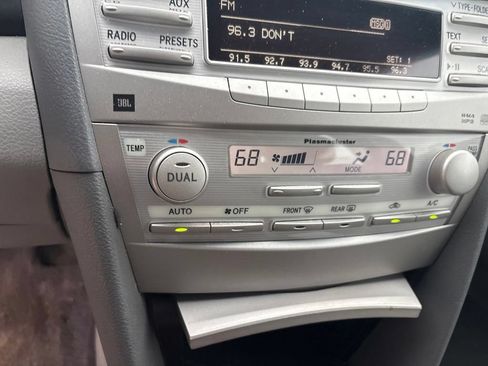 Used 2010 Toyota Camry XLE FWD image 17