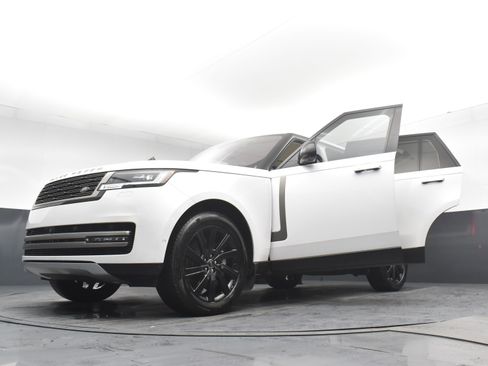 Used 2023 Land Rover Range Rover Long Wheelbase SE image 31