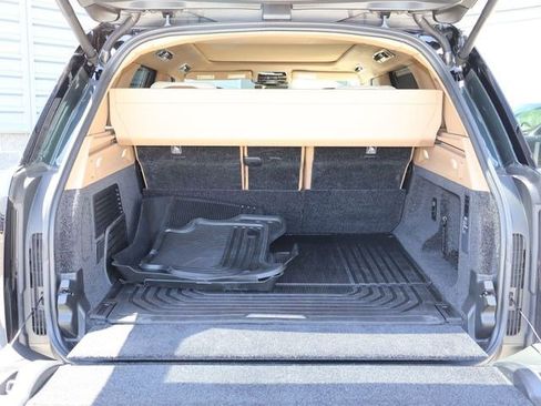 Used 2025 Land Rover Range Rover SV AWD/4WD image 27