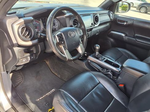 Used 2019 Toyota Tacoma Limited image 22