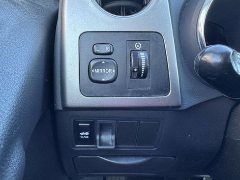 Used 2006 Pontiac Vibe w/ Preferred Package image 13