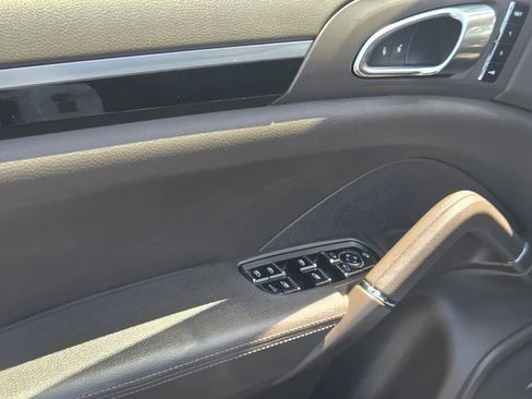 Used 2017 Porsche Cayenne AWD/4WD image 27
