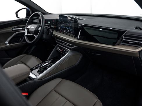 Certified 2025 Audi Q5 Premium w/ Convenience Package image 8