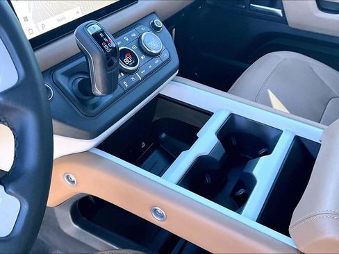 Used 2025 Land Rover Defender 110 X-Dynamic SE image 14