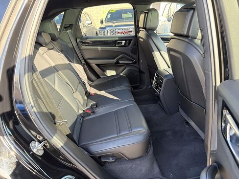 Used 2023 Porsche Cayenne AWD/4WD image 27