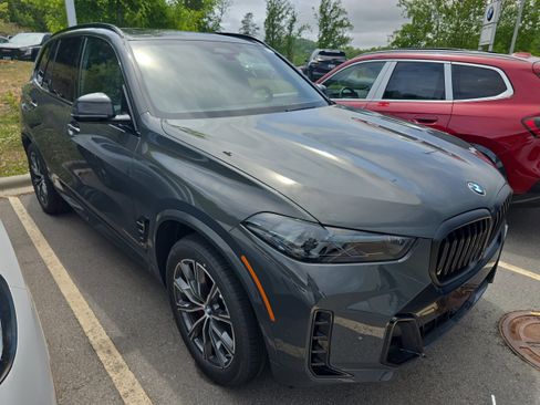 New 2026 BMW X5 xDrive40i w/ M Sport Package AWD/4WD image 1