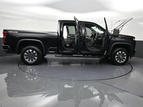 Used 2021 Chevrolet Silverado 2500 Custom w/ Custom Value Package AWD/4WD image 31