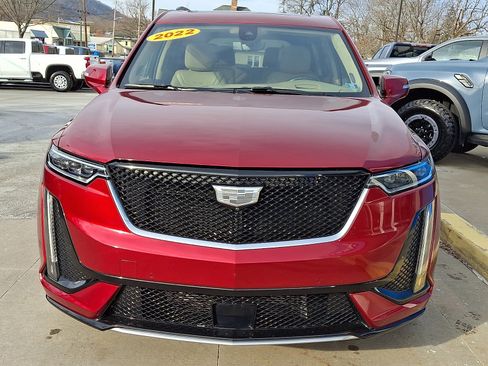 Used 2022 Cadillac XT6 Sport w/ Platinum Package image 2