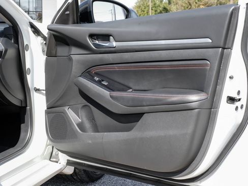 Used 2023 Nissan Altima 2.5 SR image 40