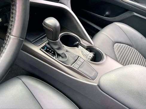Used 2022 Toyota Camry SE FWD image 13