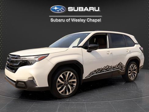 Used 2025 Subaru Forester Touring AWD/4WD image 4