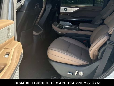 New 2026 Lincoln Navigator Black Label AWD/4WD image 11