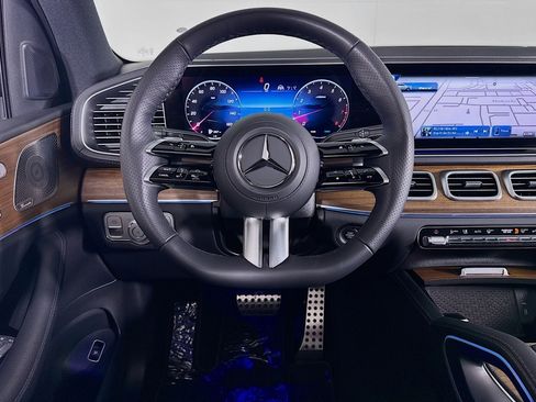 Certified 2025 Mercedes-Benz GLS 450 4MATIC image 5