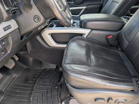 Used 2017 Nissan Titan PRO-4X AWD/4WD image 8