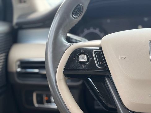 Used 2022 Lincoln Corsair AWD w/ Premium Package image 26