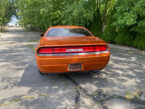 Used 2011 Dodge Challenger R/T RWD image 4
