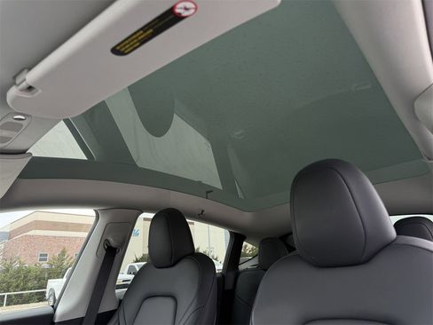 Used 2024 Tesla Model Y Long Range image 22