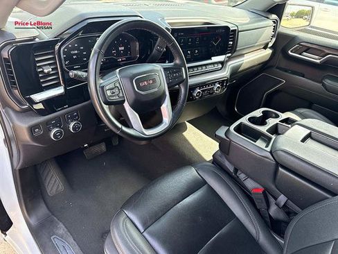 Used 2024 GMC Sierra 1500 SLT AWD/4WD image 17