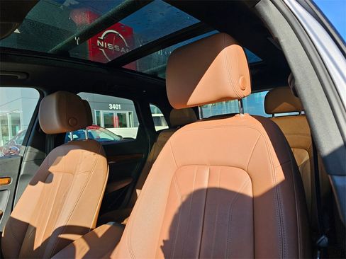 Used 2022 Audi Q5 2.0T Premium w/ Convenience Package image 17