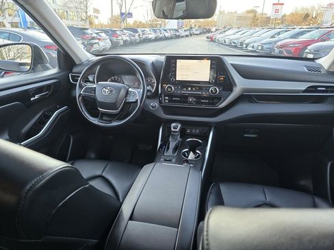 Certified 2022 Toyota Highlander XLE image 12